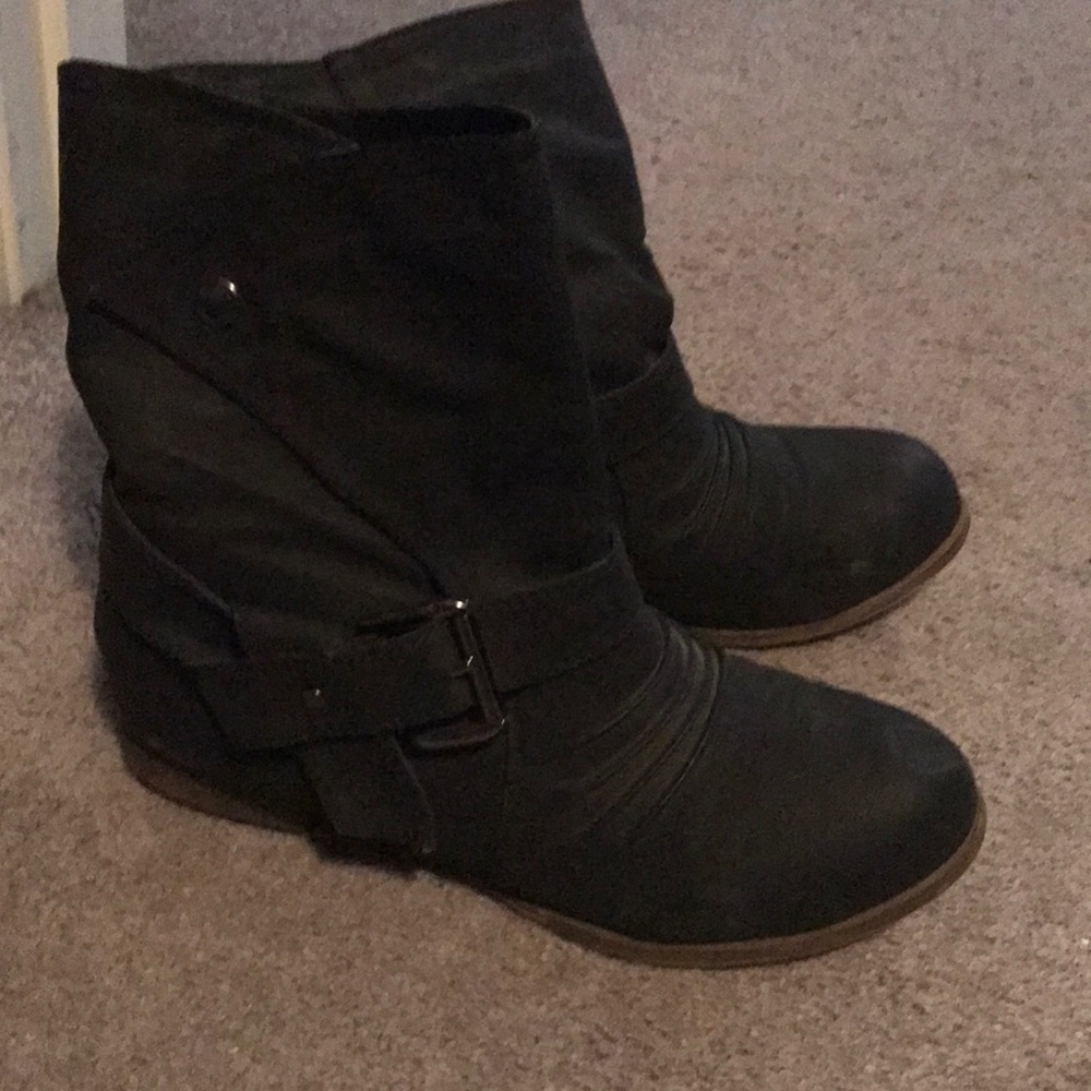 Black buckle boots